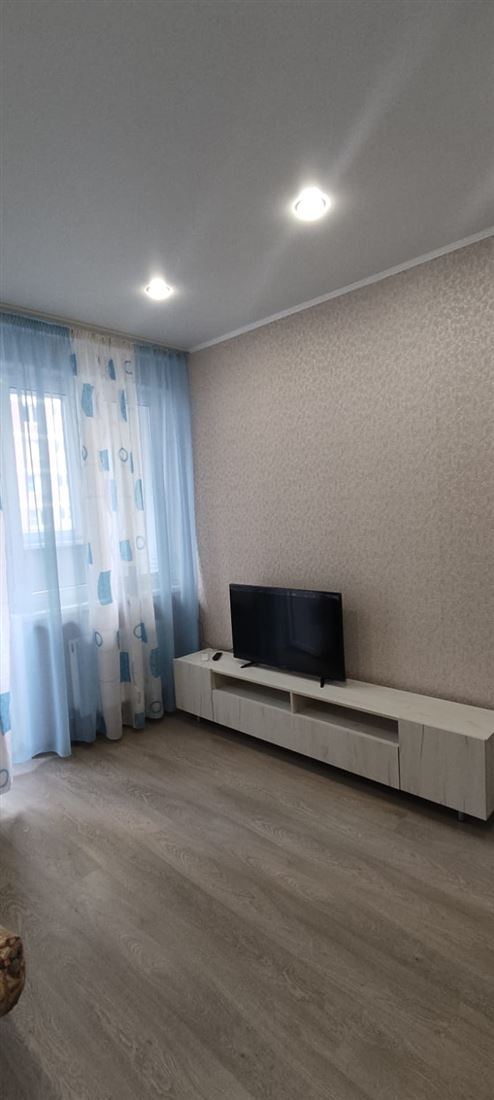 Купить --комнатную квартиру