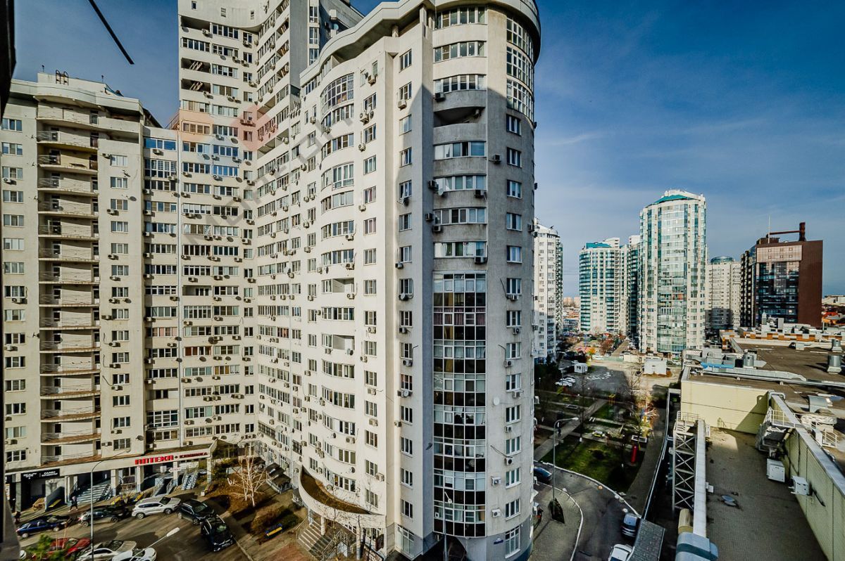 Купить 4-комнатную