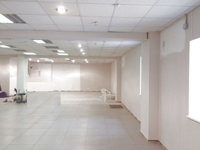 Снять  торговое помещение