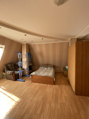 Купить --комнатную квартиру