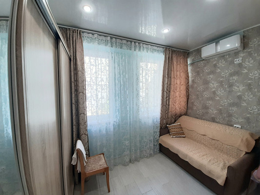 Купить --комнатную квартиру