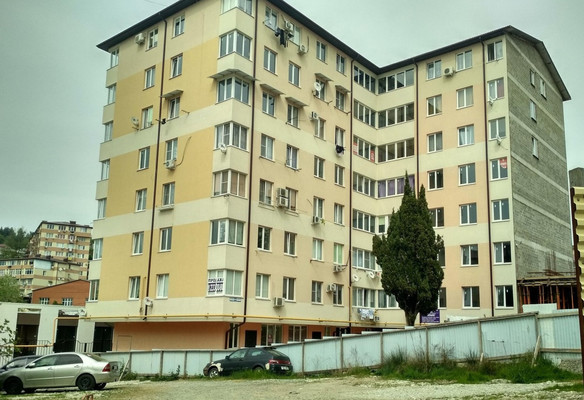 Купить --комнатную квартиру