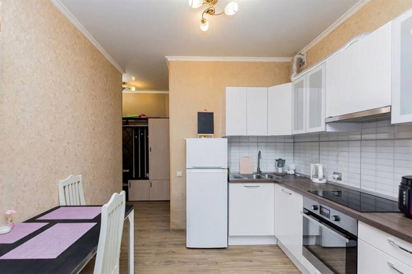 Купить --комнатную квартиру