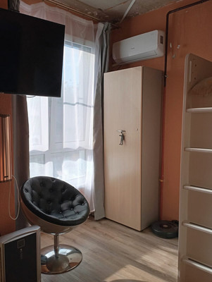 Купить --комнатную квартиру