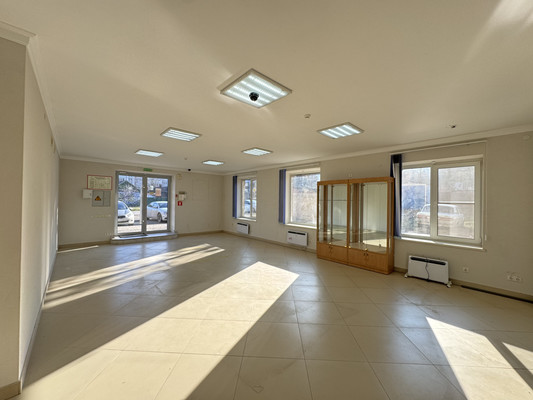 Снять  помещение свободного назначения